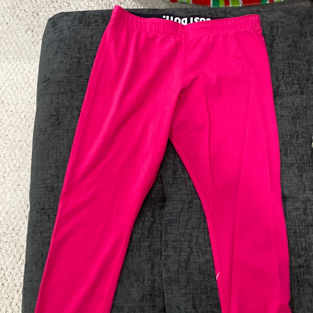 Hot pink Nike capri leggings. Size M
